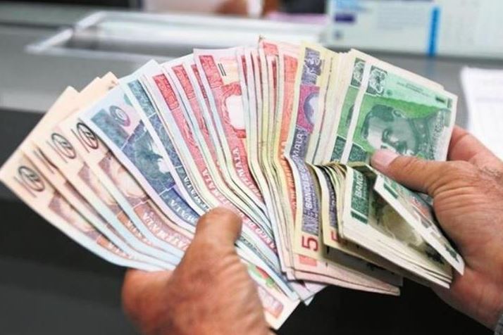 Agencias bancarias atenderán en ventanillas especiales por asueto del 1 de noviembre. (Foto Prensa Libre: Hemeroteca)