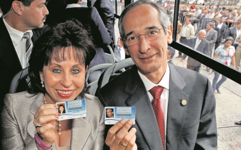 En el 2010, Sandra Torres y Álvaro Colom asistieron al lanzamiento del proyecto de Transurbano. (Foto: Hemeroteca PL)