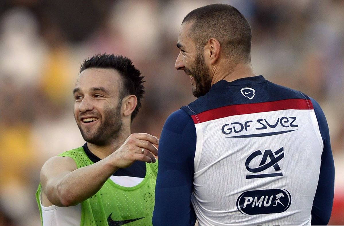 Benzema busca que le permita volver a integrar un equipo junto a Valbuena. (Foto Hemeroteca PL)