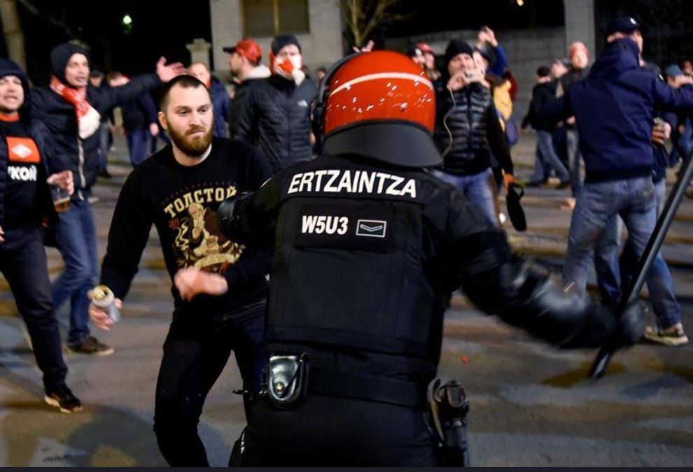 Los violentos episodios en España alertaron a la FIFA que, no obstante, ratificó su plena confianza en la seguridad en la Copa del Mundo. (Foto Prensa Libre: AFP).