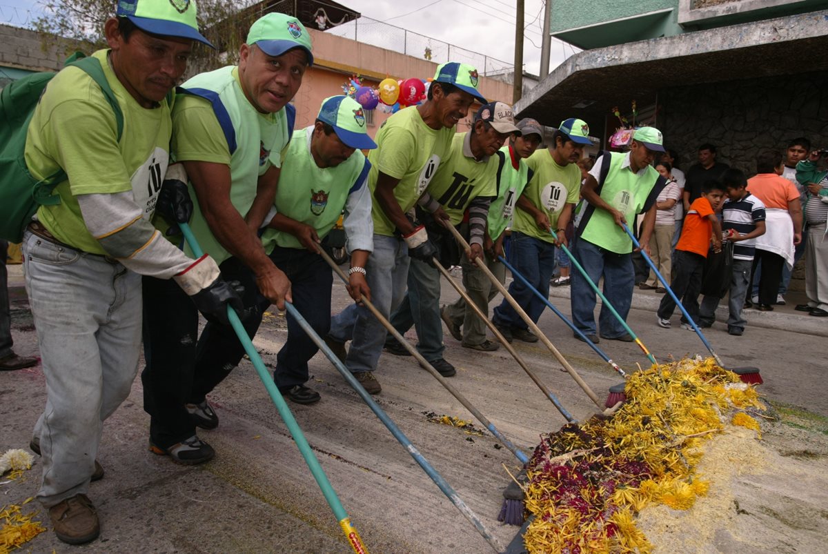 Un equipo de 300 personas del programa Limpia y Verde trabajó en el aseo de la ciudad. (Foto Hemeroteca PL)