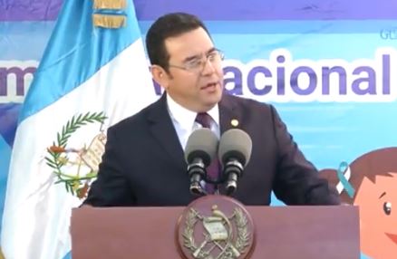 Jimmy Morales, durante su discurso en escuela capitalina.