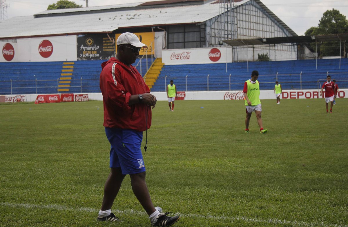 Douglas Zamora durante uno de los entrenamientos de Suchitepéquez. (Foto Prensa Libre: Hemeroteca PL)