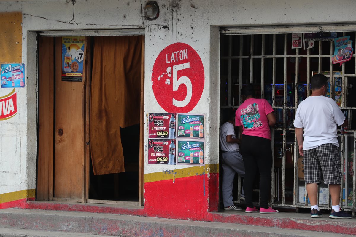 Negocio de Villa Canales, donde la comuna aprobó un reglamento para controlar la contaminación auditiva. (Foto Prensa Libre: Estuardo Paredes)