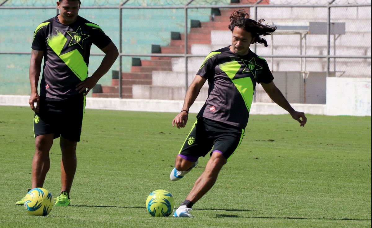 Agustín Herrera durante el entrenamiento de la semana de Antigua previo al choque contra Sanarate. (Foto Prensa Libre: Remato Melgar).