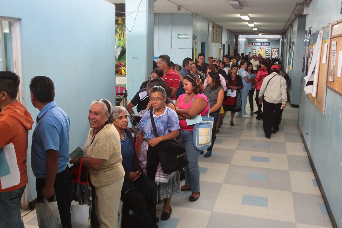 Las redes de corrupción en el Ministerio de Salud provoca que los hospitales no tengan medicamentos suficientes para los enfermos. (Foto Prensa Libre: Hemeroteca PL)