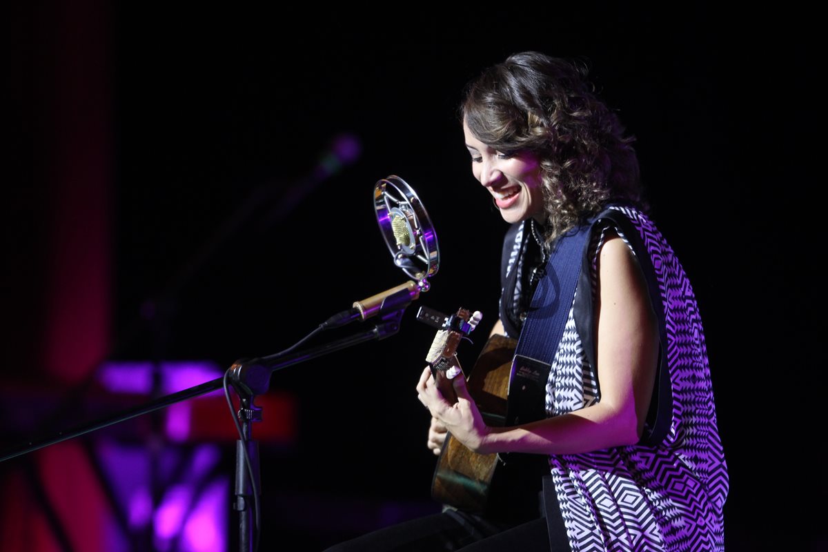 La cantautora guatemalteca Gaby Moreno ha destacado en los festivales acústicos que ha brindado en Guatemala. (Foto Prensa Libre: Keneth Cruz)