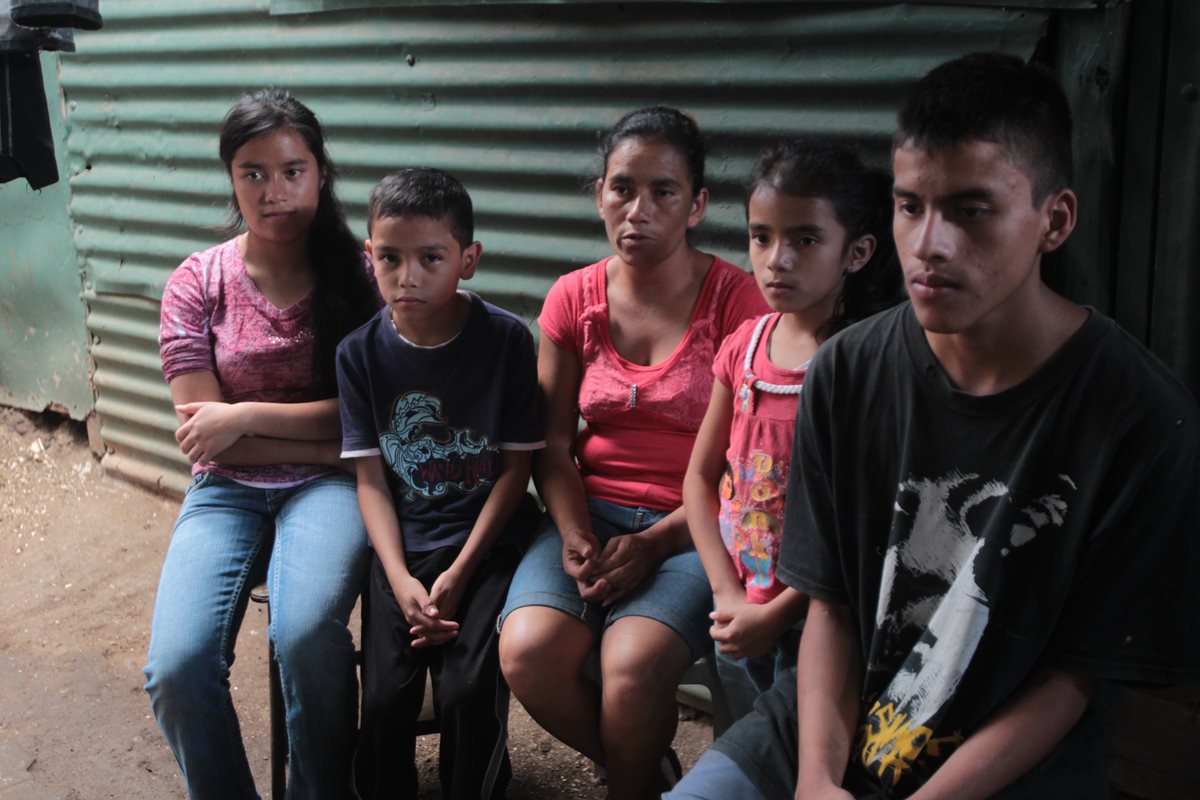 Niños nacieron con la ayuda de una comadrona, a quien la madre no pudo pagar sus servicios y no obtuvo constancia de nacimiento. (Foto: Erick Ávila)