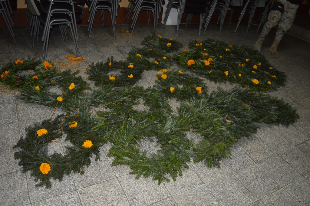 Parte del pinabete incautado en el mercado de Totonicapán. (Foto Prensa Libre: Édgar Domínguez).