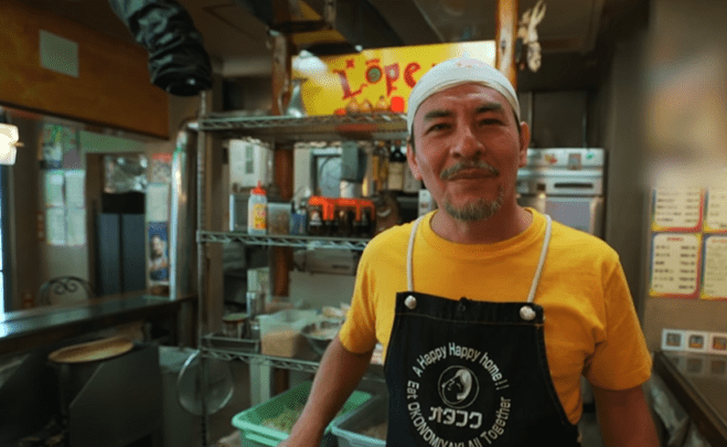 Fernando López dirige uno de los restaurantes más famosos de Hiroshima, Japón (Foto Prensa Libre: YouTube / alanxelmundo).