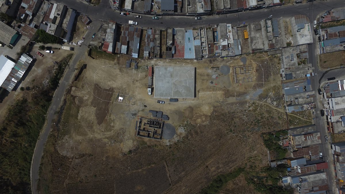 El área en que se construyen los edificios estuvo inhabitada durante 23 años. (Foto Prensa Libre: Alvaro Interiano, tomada con DronPL)