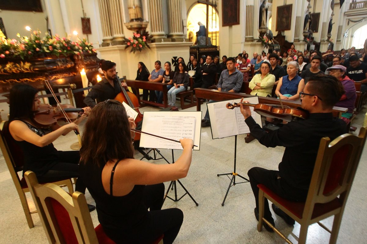 El Cuarteto Asturias ofreció un concierto en el Templo de Santo Domingo. (Foto Prensa Libre: Álvaro Interiano)