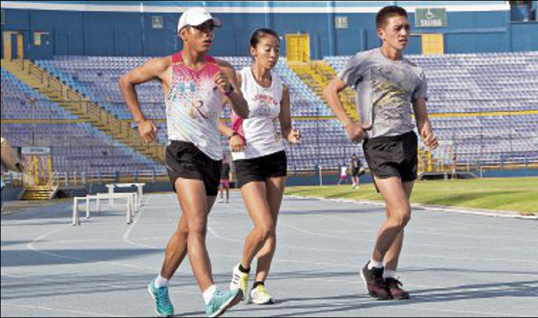 Los marchistas guatemaltecos se preparan para la Copa Centroamericana de Marcha. (Foto Prensa Libre: Norvin Mendoza)