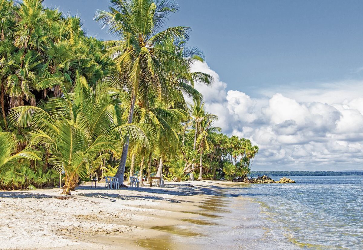 Las playas de arena blanca de Lívingston, Izabal, son ideales para disfrutar con amigos o la familia durante el asueto largo por la llegada del nuevo año. (Foto Prensa Libre: Tatiana Golovkina)