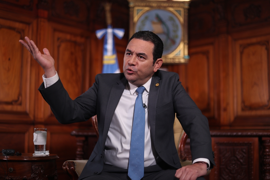 El presidente Jimmy Morales conversó durante 37 minutos con reporteros de Prensa Libre y durante la entrevista tocó temas como Cicig. (Foto Prensa Libre: Esbin García)