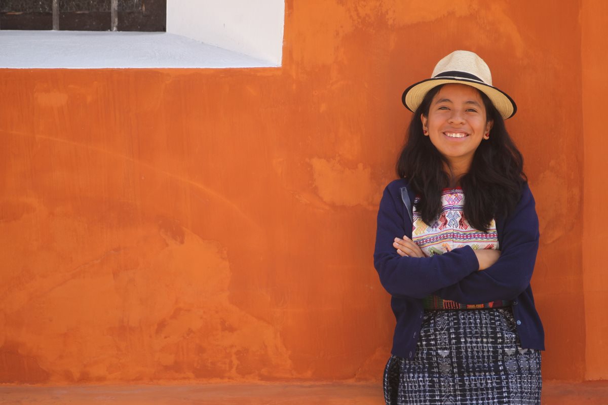 La intérprete kaqchikel desde el 2013, comenzó con su carrera artística y para los próximos meses preparará su primer álbum. (Foto Prensa Libre: Ángel Elías)