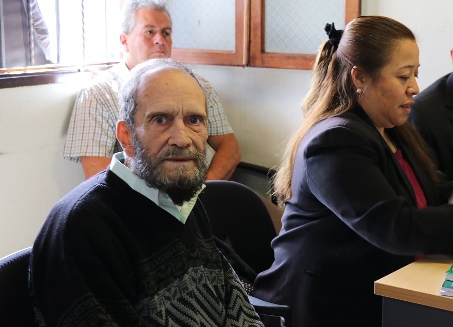 El sacerdote Ricardo Sáenz Cóbar fue absuelto por desobediencia, pero deberá pagar una multa por falta contra el Patrimonio Cultural de la Nación. (Foto Prensa Libre: Julio Sicán)