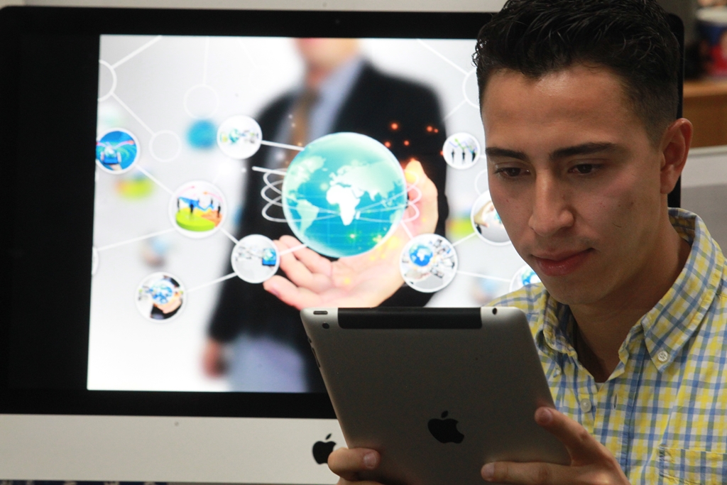 La tecnología puede ayudarle a facilitar la búsqueda. (Foto Prensa Libre: Estuardo Paredes)