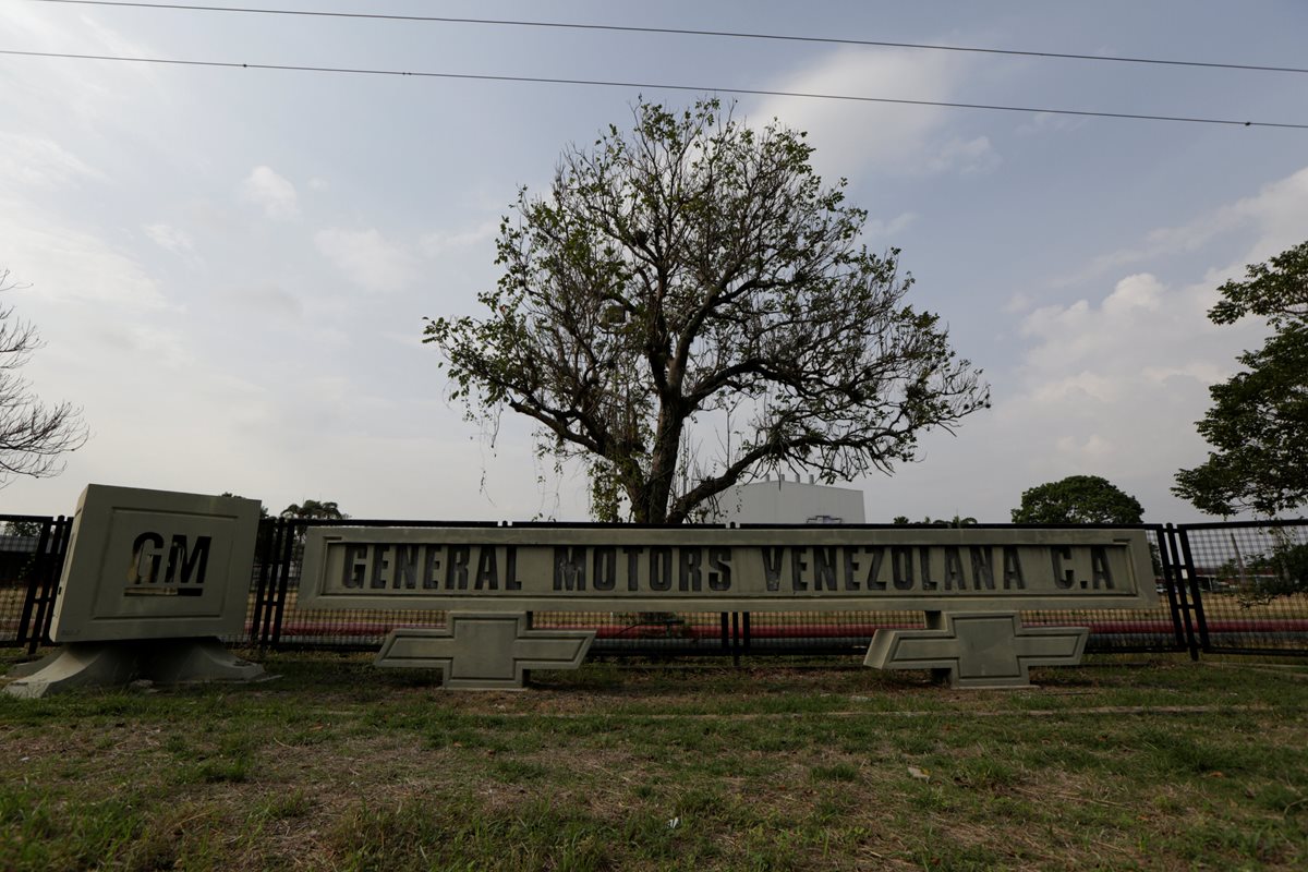 Fachada de planta de ensamblaje de General Motors en Valencia, Venezuela. (Foto Prensa Libre: Reuters)