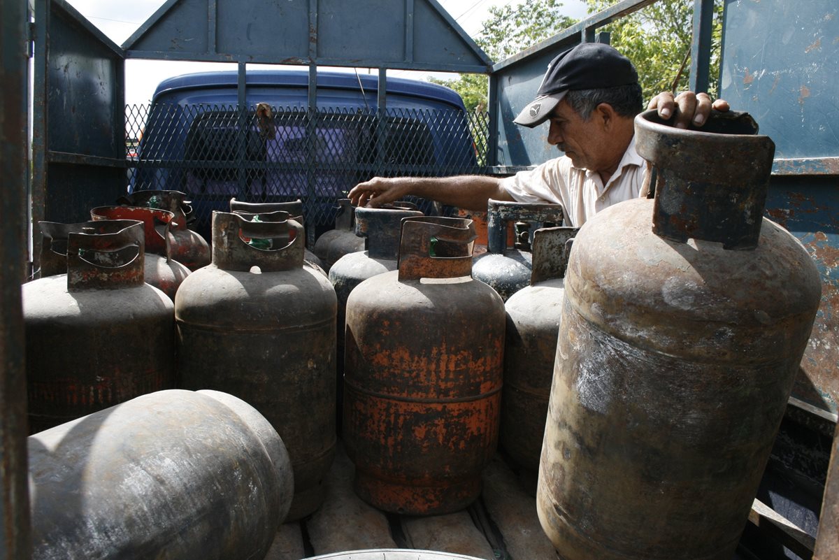MEM y PDH realizaron verificaciones sorpresa a empresas de gas. (Foto Prensa Libre: Benildo Concoguá)