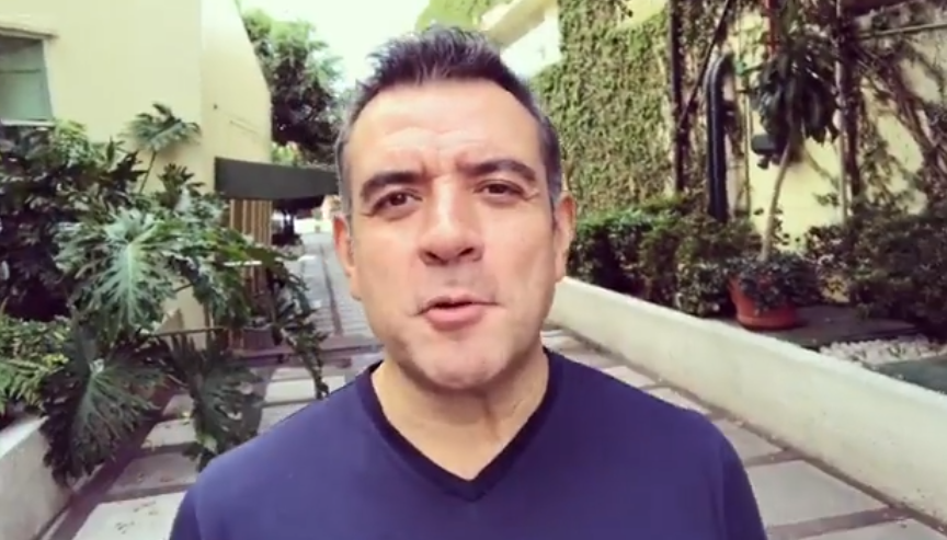 Héctor Sandarti confirmó que dejará la cadena Televisa (Foto Prensa Libre: Héctor Sandarti / Instagram).
