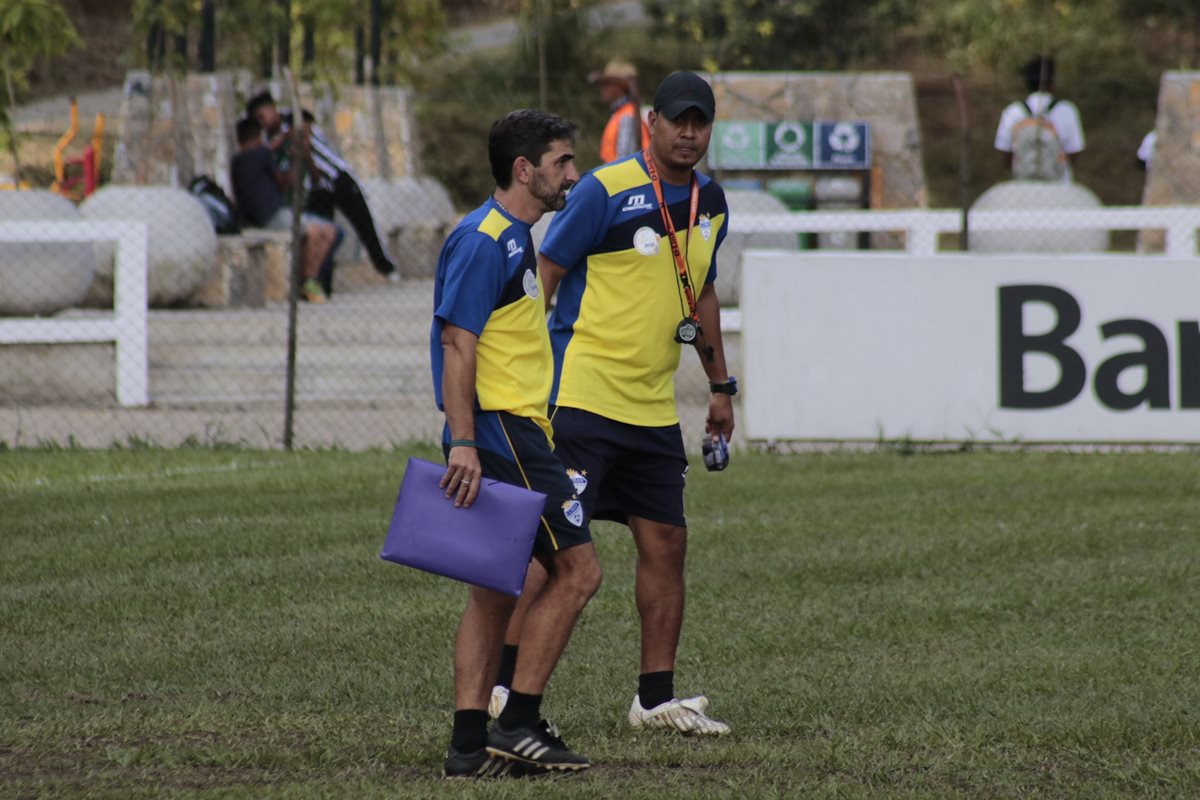 Fabricio Benítez se encuentra convencido de que Cobán Imperial puede conseguir una buena ventaja en el partido de ida de las semifinales contra Antigua GFC. (Foto Prensa Libre: Eduardo Sam)