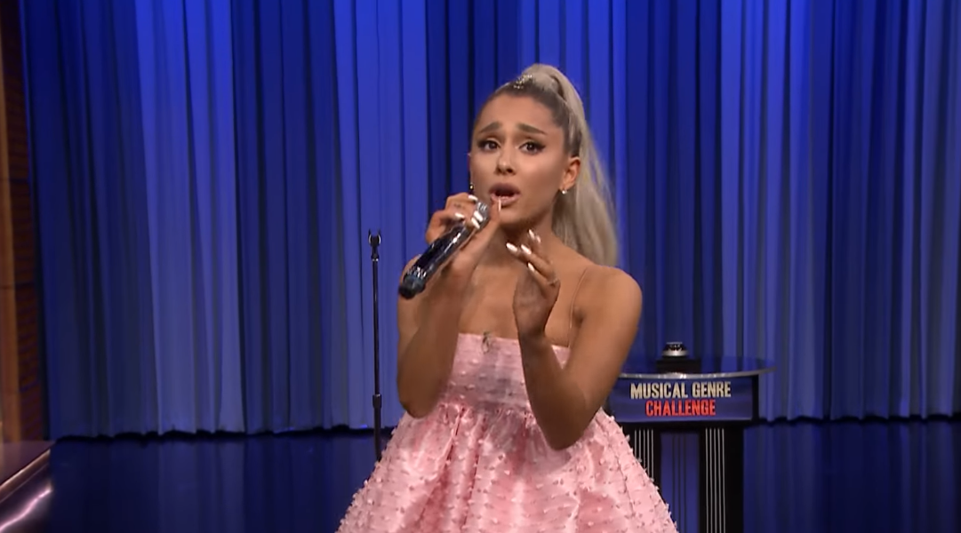 Ariana Grande se divirtió en The Tonight Show con Jimmy Fallon (Foto Prensa Libre: The Tonight Show / YouTube).