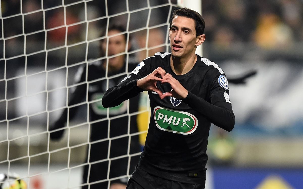 Ángel Di María celebra uno de los tres goles que anotó contra Sochaux. (Foto Prensa Libre: AFP).