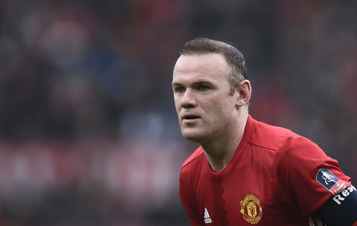 El delantero inglés Wayne Rooney es un jugador que ayuda mucho a los más necesitados. (Foto Prensa Libre: AFP)