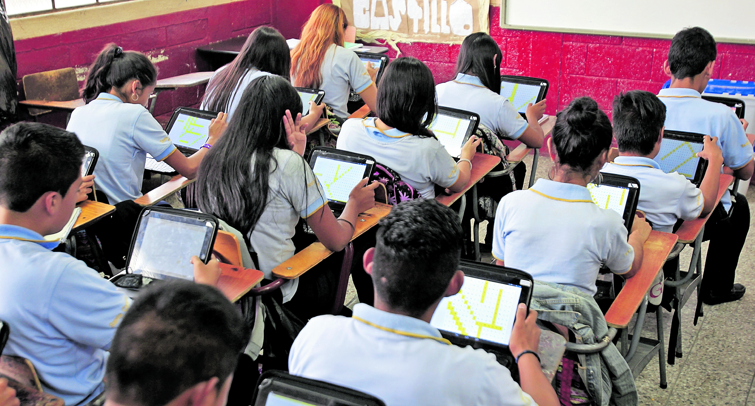 La mayoría de las denuncias realizadas en la Diaco hacia colegios son por cobro indebidos en las colegiaturas e inscripciones. (Foto Prensa Libre: Hemeroteca PL)