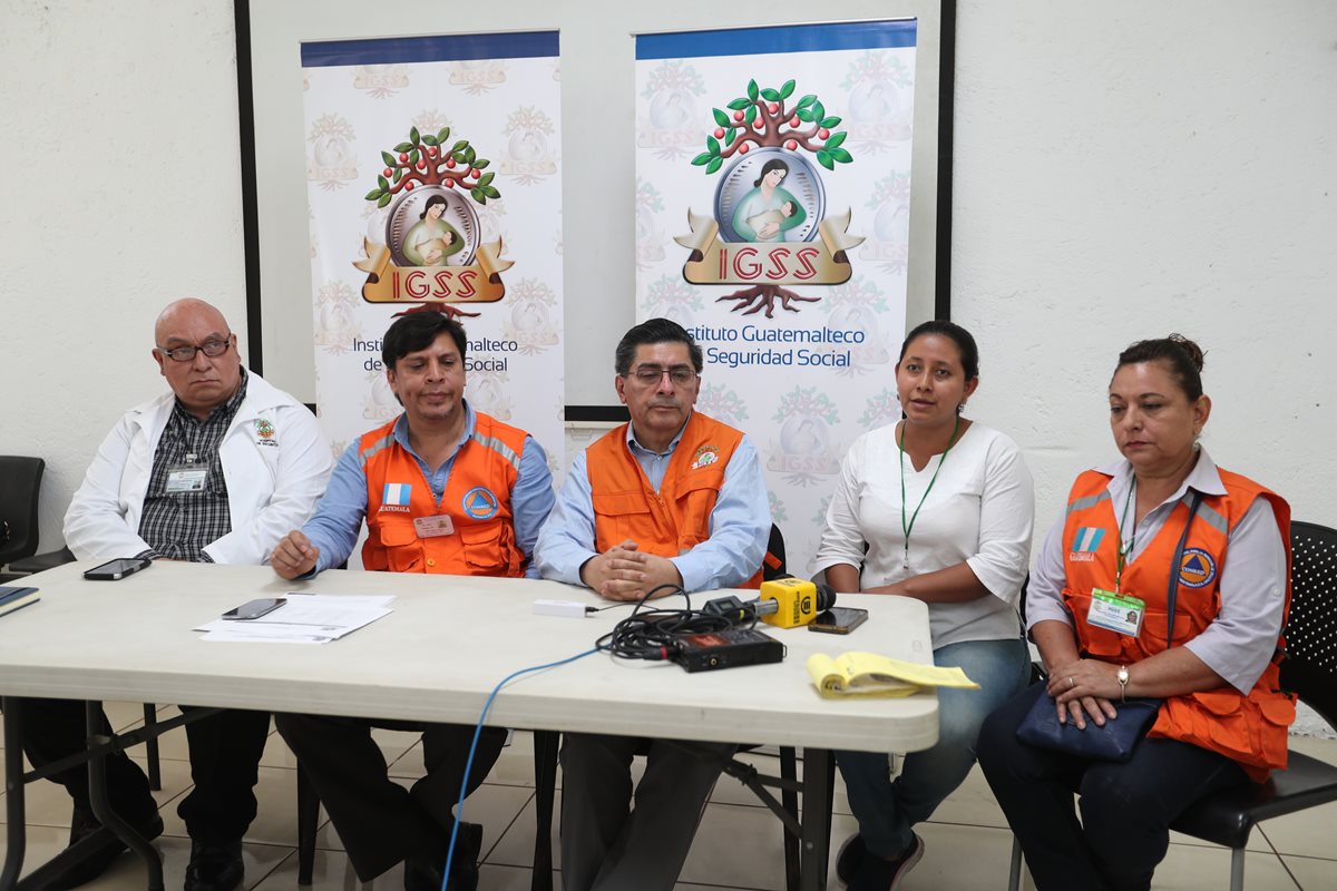 Autoridades brindan detalles sobre los insumos que hay disponibles en el Igss y Hospital de Escuintla. (Foto Prensa Libre: Óscar Felipe Q.)