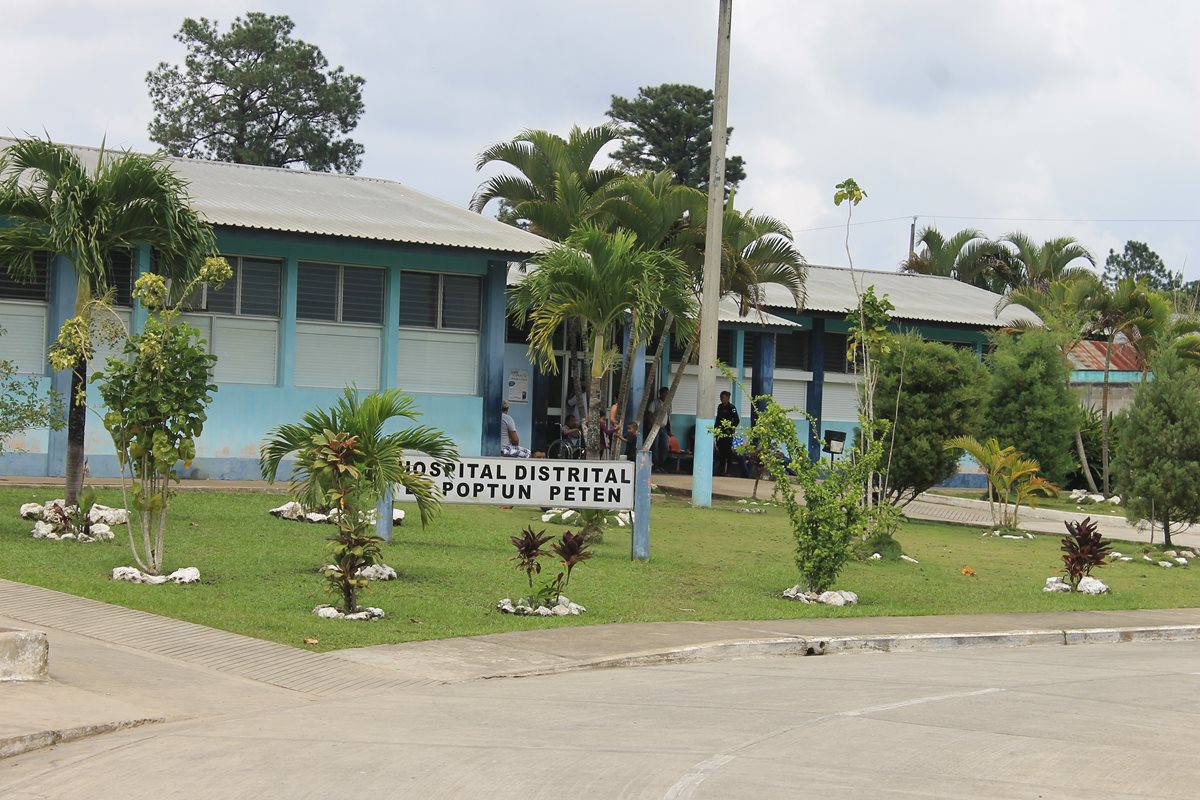 Hospital Distrital de Poptún, en Petén, donde se investiga el caso de un hombre intervenido quirúrgicamente en una pierna. (Foto Prensa Libre: Walfredo Obando)