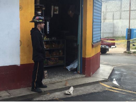 Edna Magalí Carías fue atacada a balazos en la zona 10 de Mixco (Foto Bomberos Voluntarios)