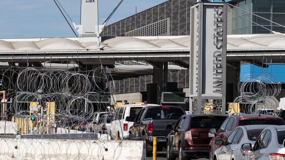 El gobierno mexicano quiere que menos de sus compatriotas se muden a EE.UU., ya sea de forma legal, a través de un cruce como este, o ilegalmente.