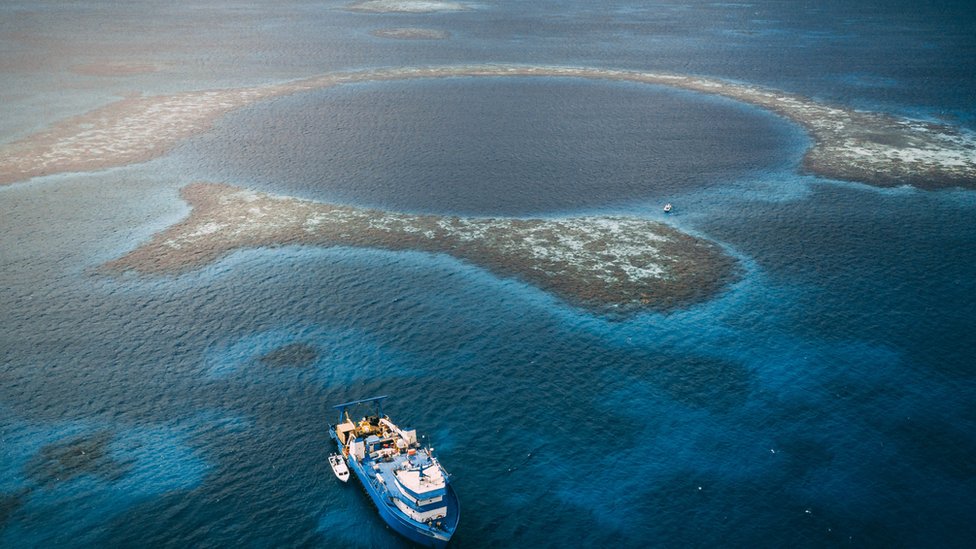 El Gran Agujero Azul de Belice, el sumidero más grande del mundo. AQUATICA