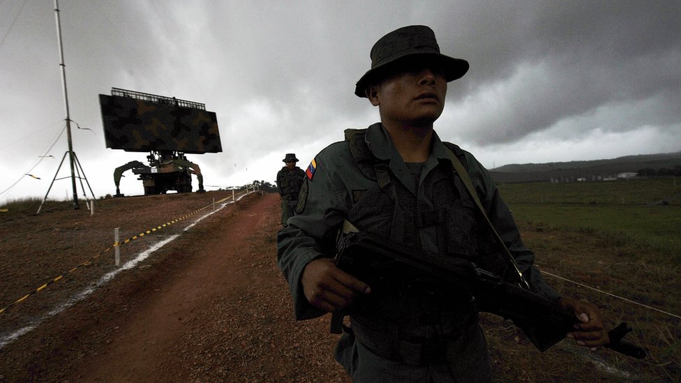 "Nosotros jamás entraremos en una confrontación bélica con Venezuela, a menos que nos ataquen. Pero no creo que Maduro esté lo suficientemente loco para hacer eso", dijo Mourão. AFP