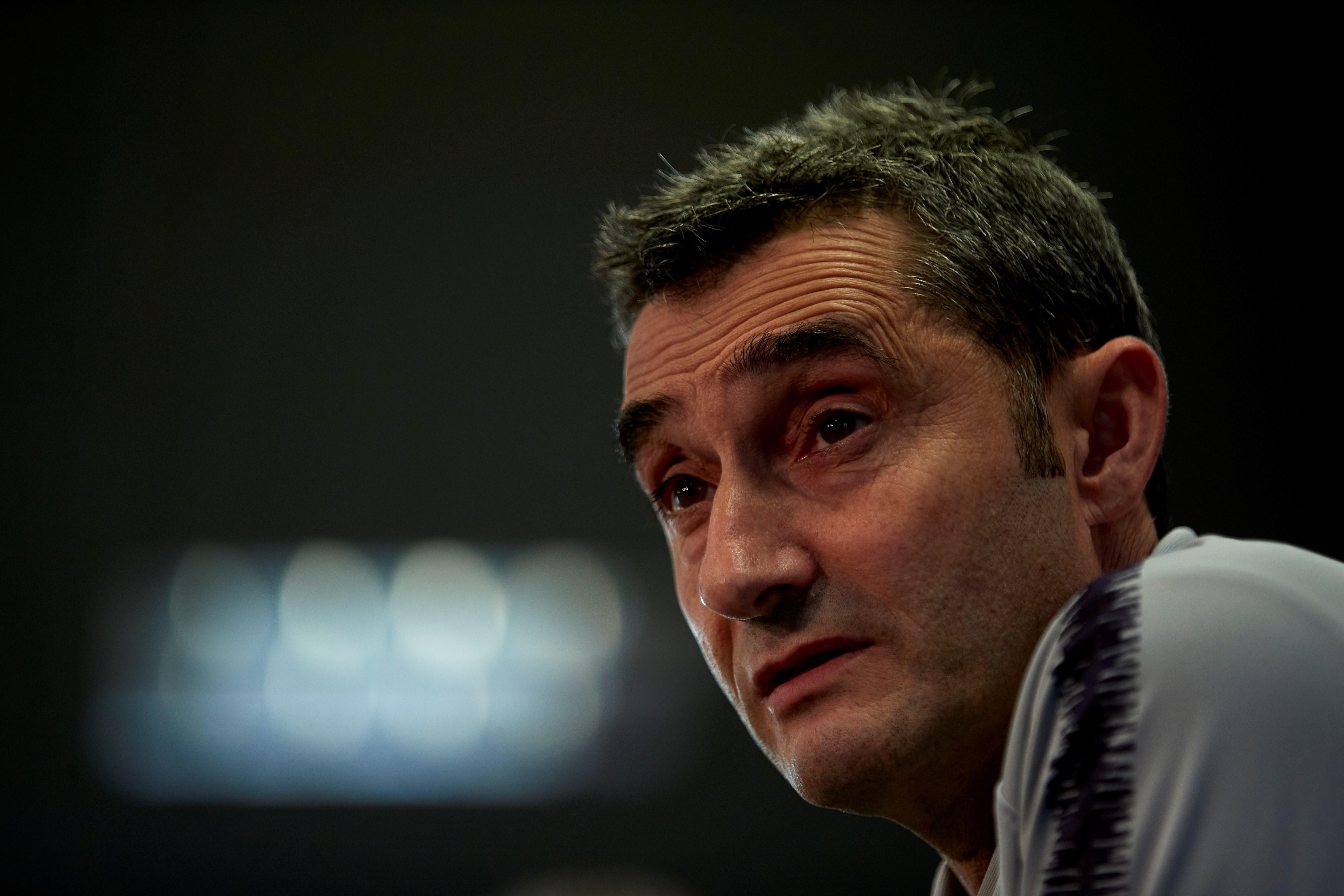 El entrenador del FC Barcelona, Ernesto Valverde, asegura que será una serie muy pareja con el Real Madrid. (Foto Prensa Libre: EFE)