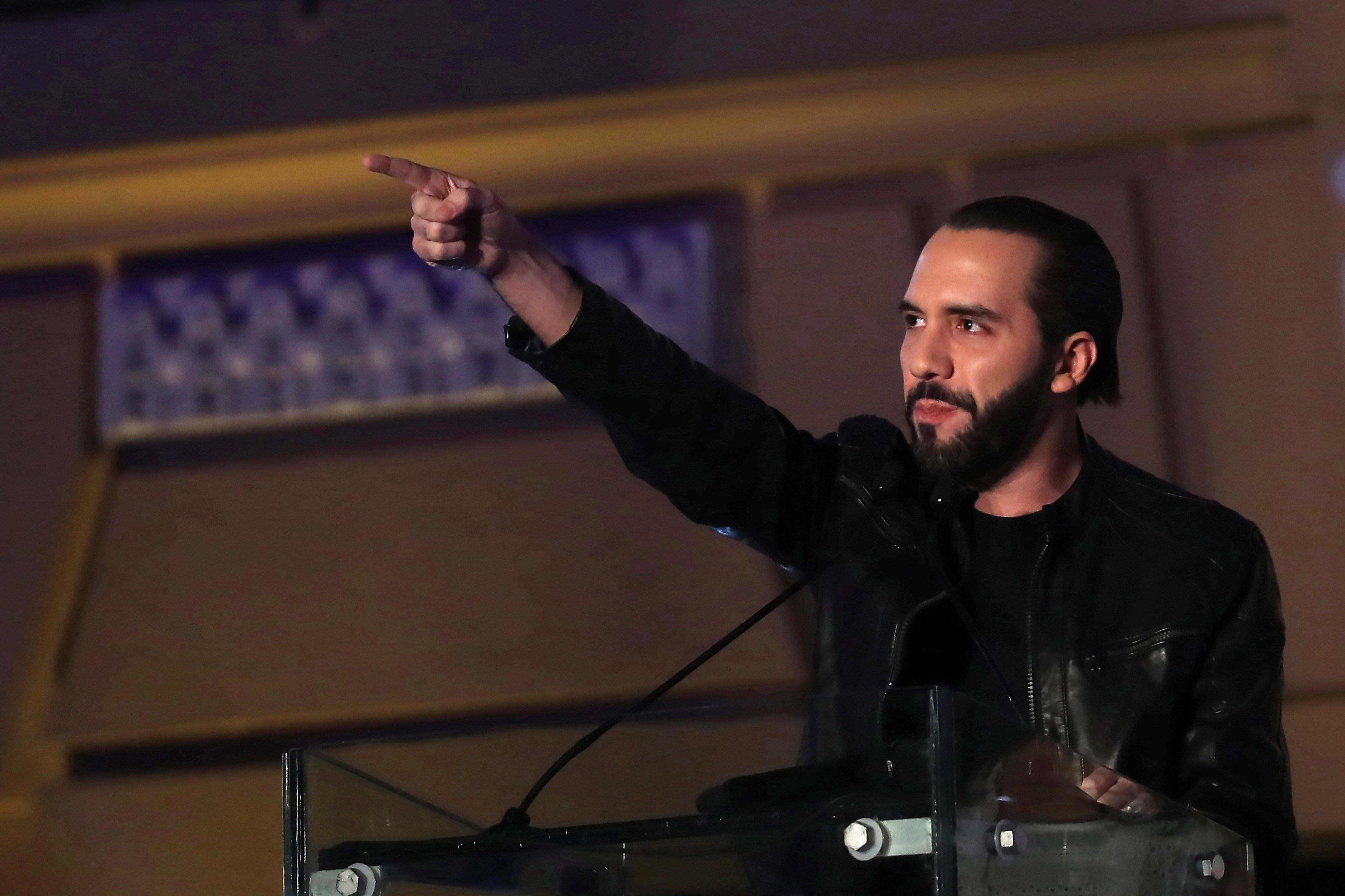 Nayib Bukele se proclamó ganador de las elecciones presidenciales de El Salvador. (Foto Prensa Libre: EFE) 