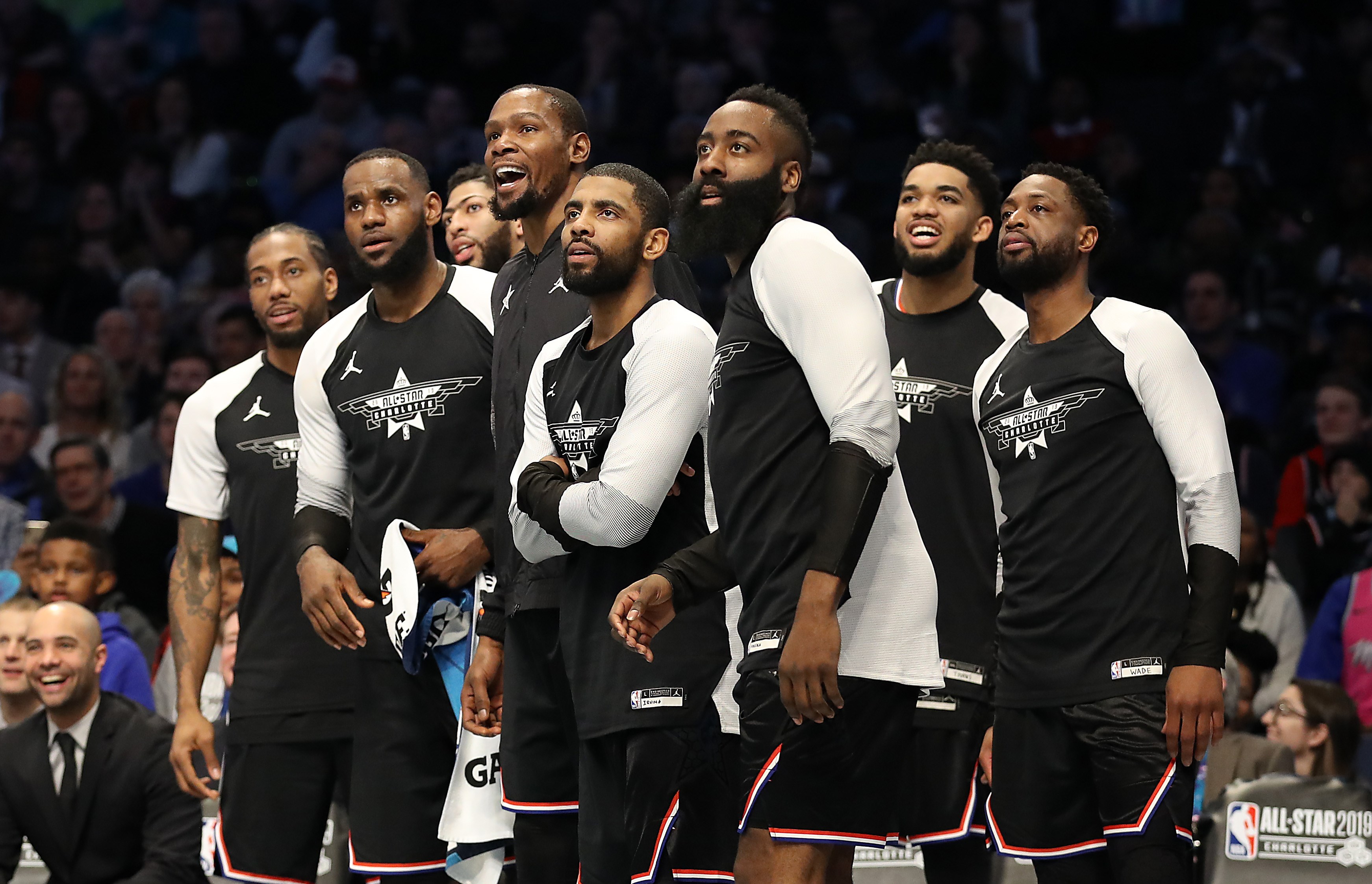 Los jugadores del Team LeBron, en el juego de las estrellas. (Foto Prensa Libre: AFP)