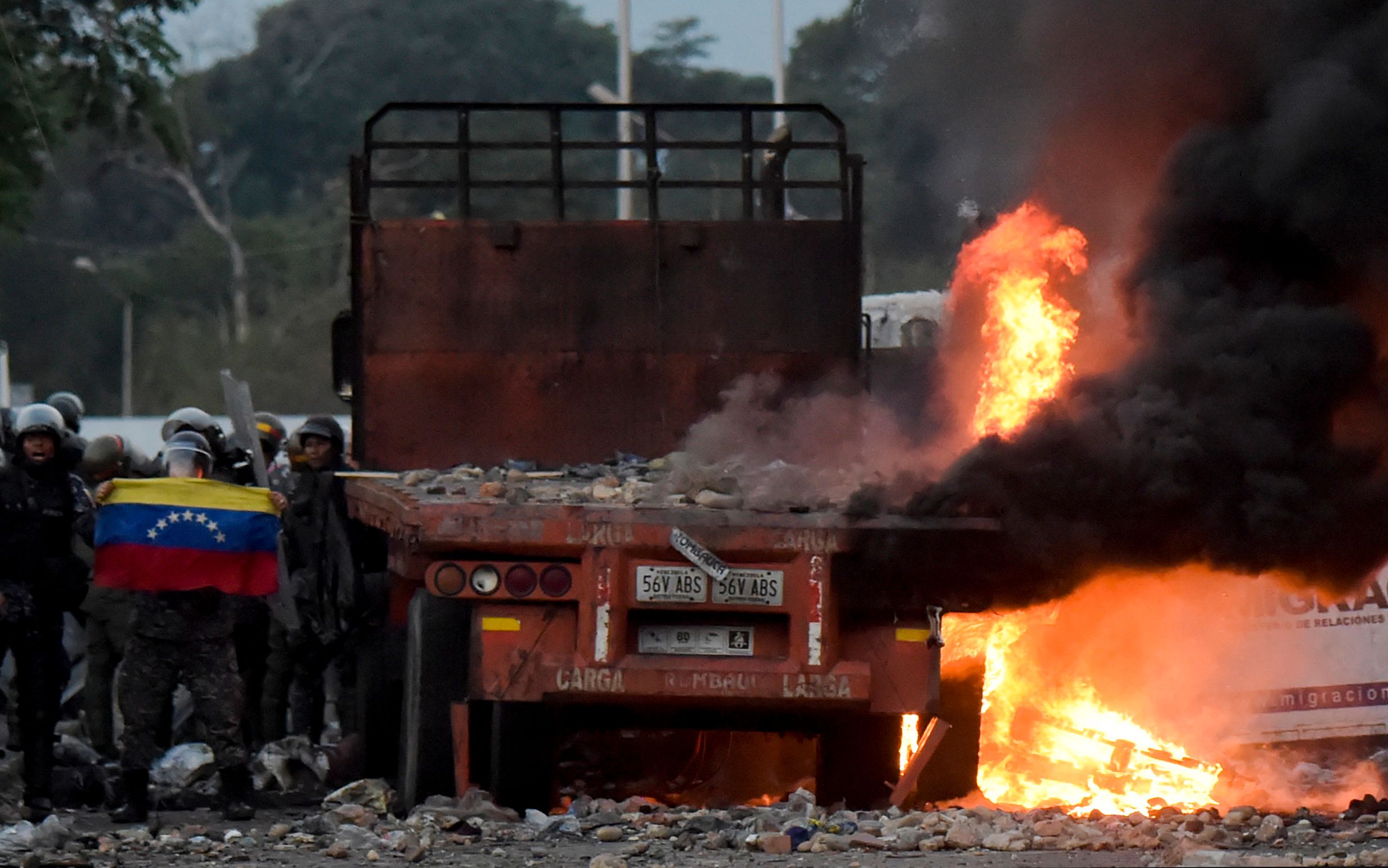 El funcionario estadounidense aseguró que tras el bloqueo del ingreso de ayuda, esta se duplicará  y entrará en su momento a Venezuela. (Foto Prensa Libre: AFP)