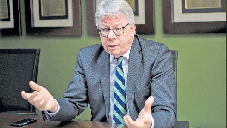 Embajador de Alemania en Guatemala, Harald Klein, menciona las estrategias necesarias para atraer turismo. (Foto, Prensa Libre: Hemeroteca PL).