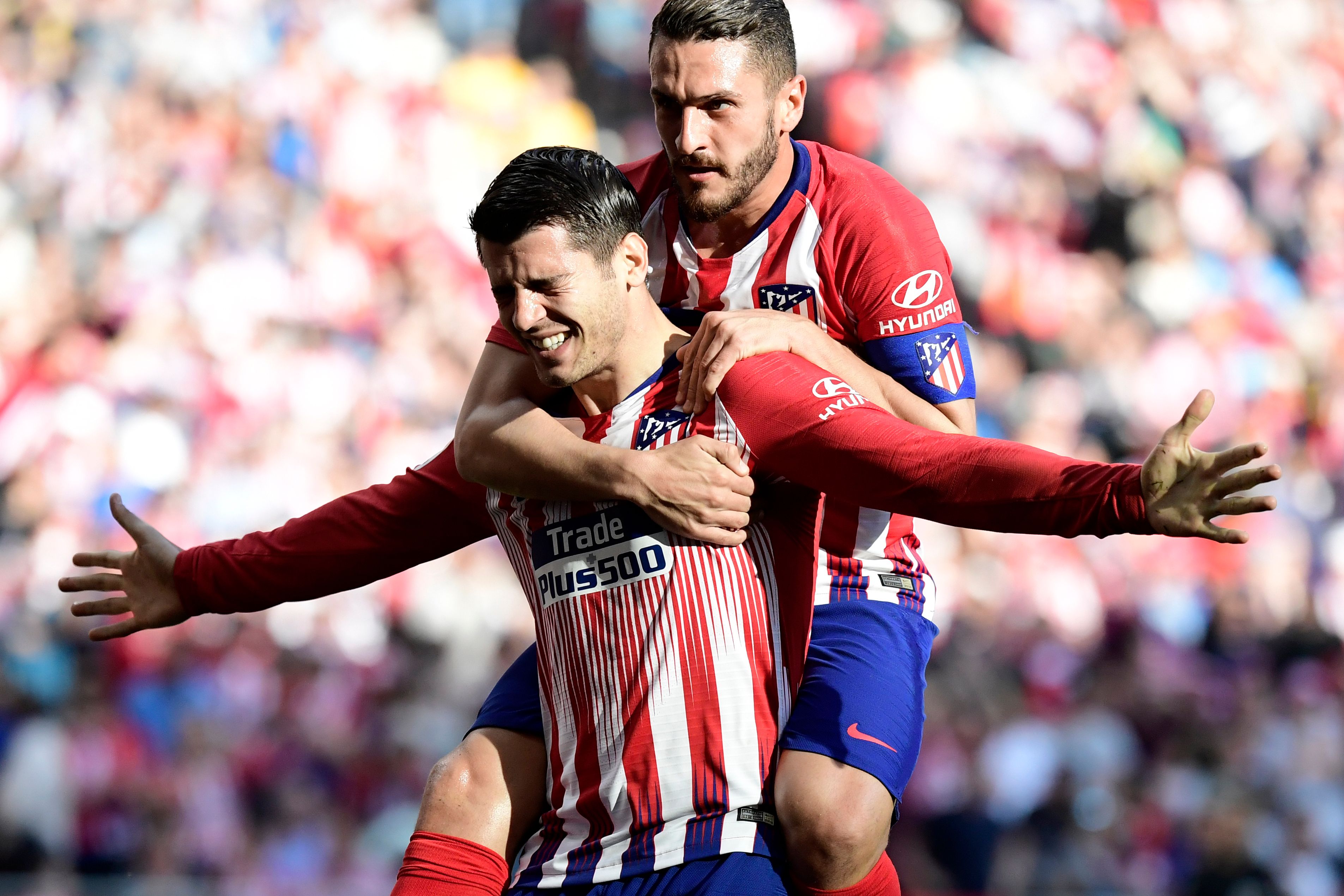 Así festejó Álvaro Morata su primer gol con el Atleti. (Foto Prensa Libre: AFP)