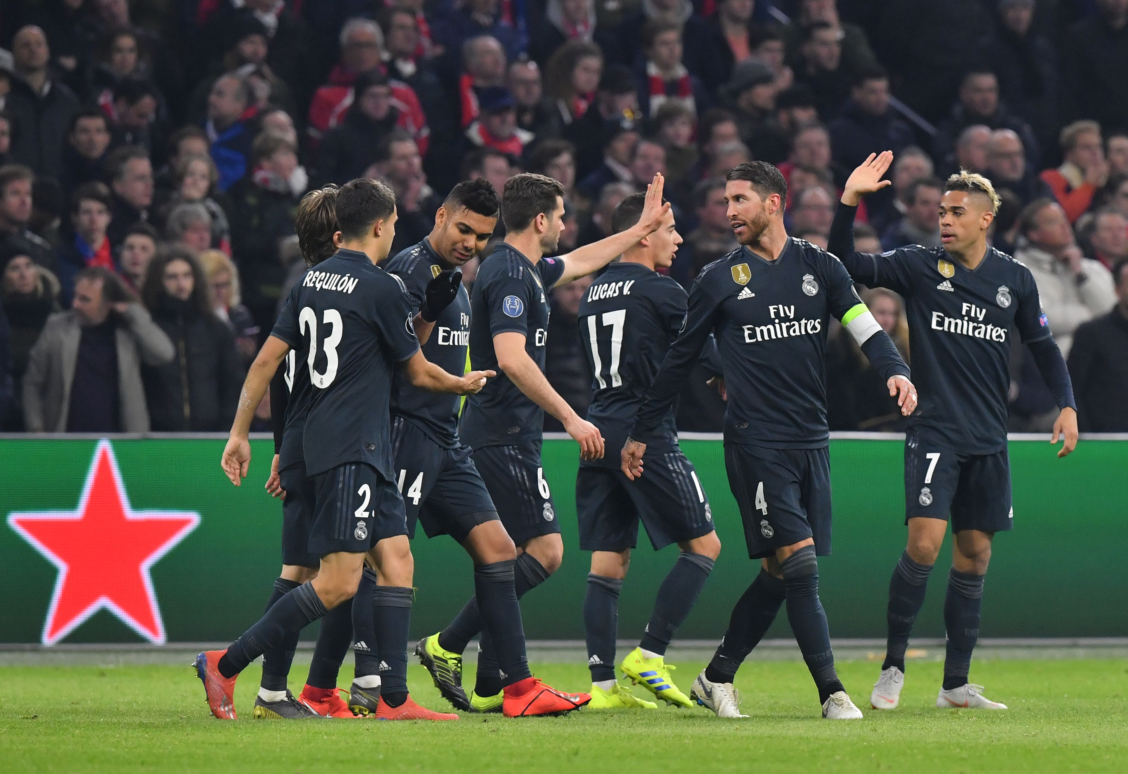 Los jugadores del Real Madrid festejaron en Ámsterdam. (Foto Prensa Libre: AFP)