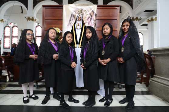 Este es el primer grupo de las Niñas Aspirantes de la Reina de la Paz, indicó el Diácono Cristian López de la iglesia El Calvario. 