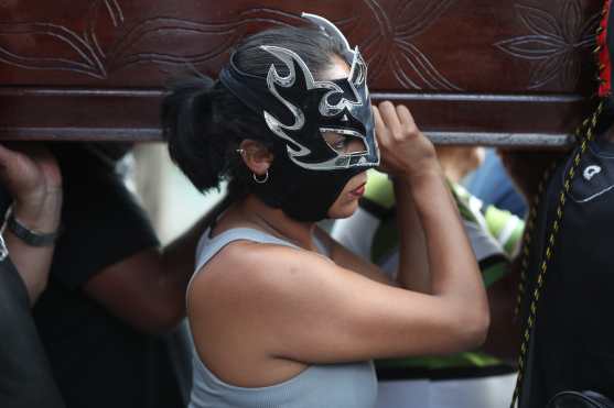 "Princesa Luna" amiga de "la Hija del Zorro" indicó que su amiga fue una gran luchadora  no solo en el ring sino en la vida. 