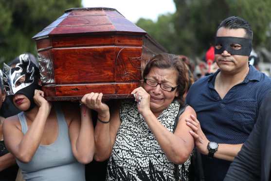 Los familiares de "la Hija del Zorro" agradecieron a quienes les acompañaron durante el sepelio. 