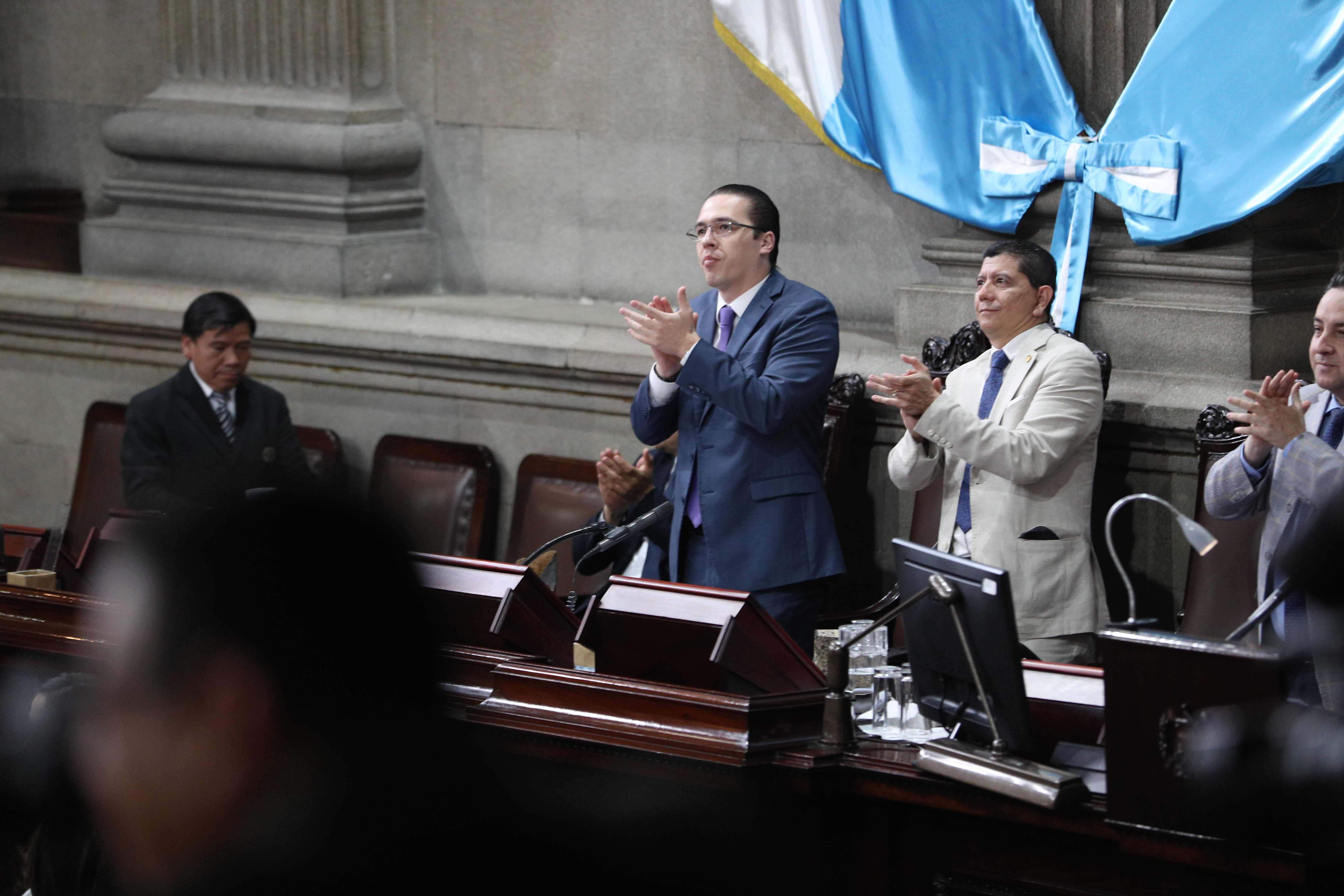 Diputados Felipe Alejos y Juan Ramón Lau  durante la Décimo tercera Sesión Plenaria del Congreso de la República, la cual se suspendió por falta de quorum.

foto por Carlos Hernández Ovalle
19/02/2019