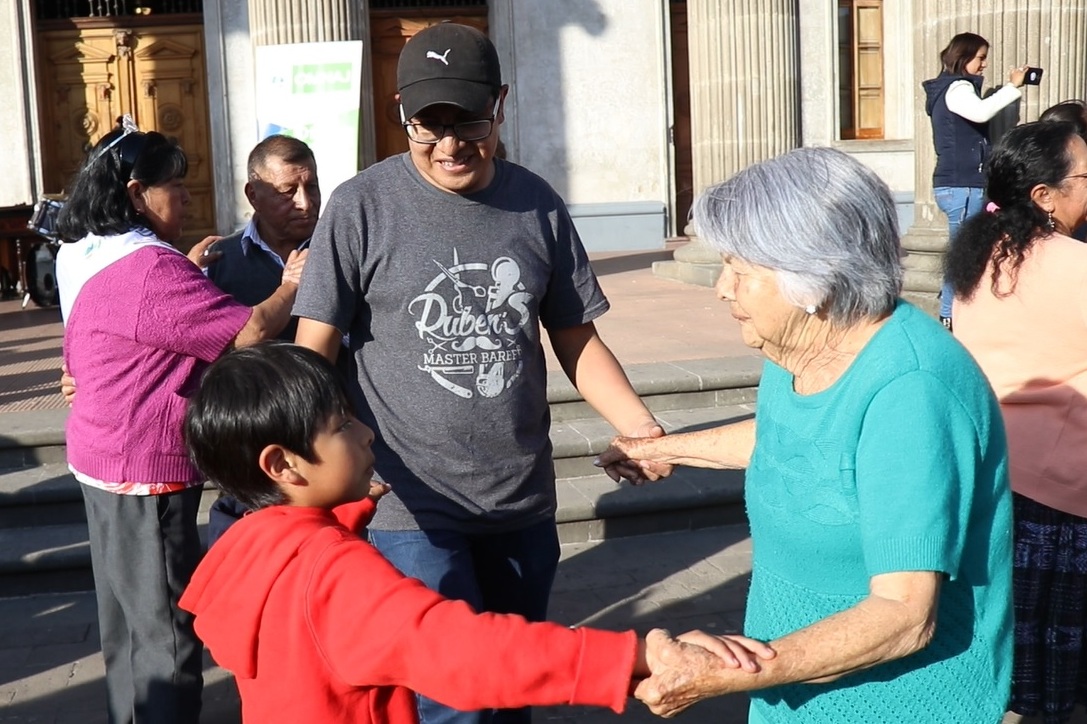 La convivencia e integración de los adultos mayores con la familia es esencial. (Foto Prensa Libre Hemeroteca.)