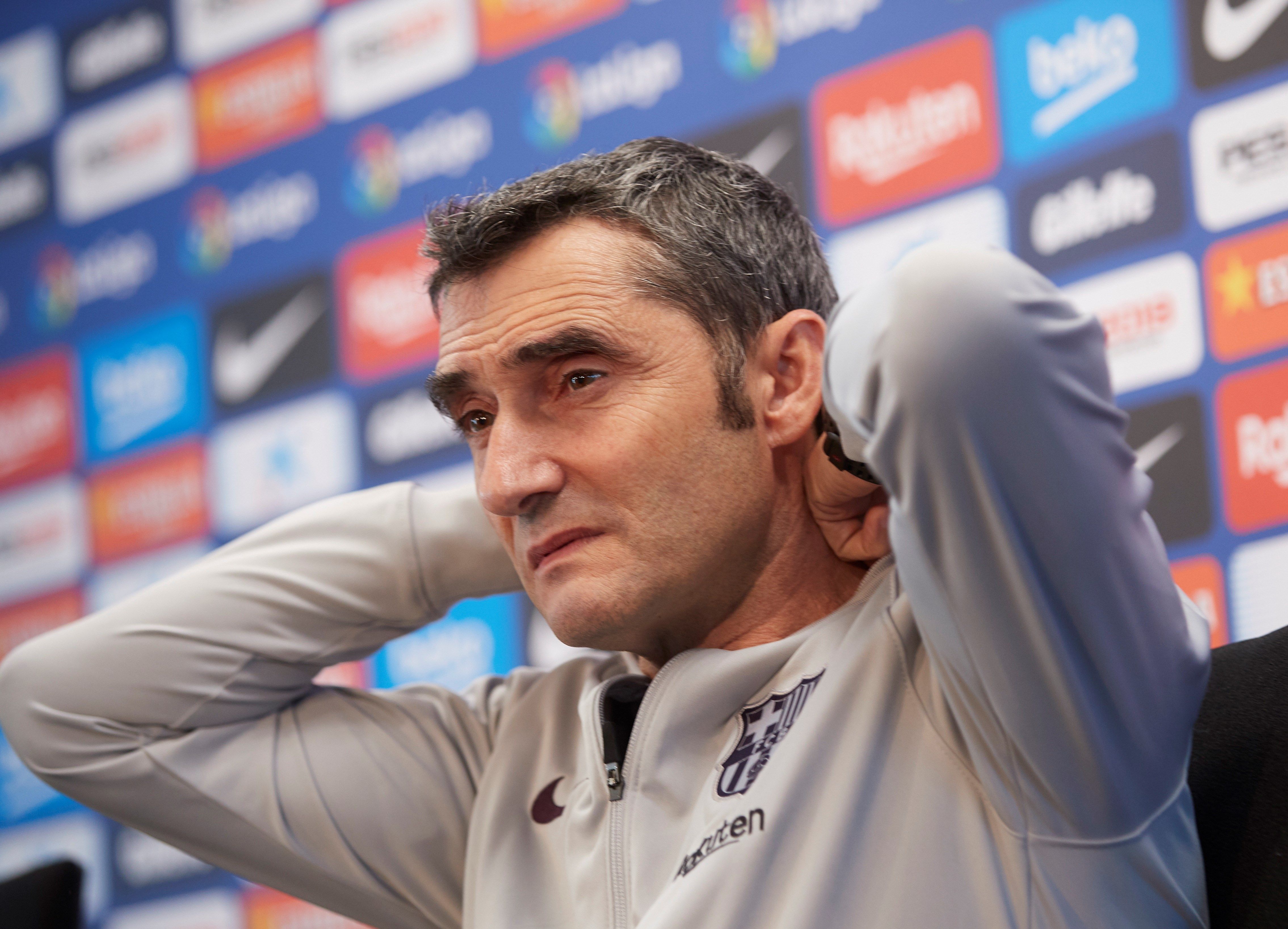 El entrenador del FC Barcelona, Ernesto Valverde, durante la rueda de prensa que ha ofrecido antes del entrenamiento del equipo en la ciudad deportiva Joan Gamper. (Foto Prensa Libre: EFE)