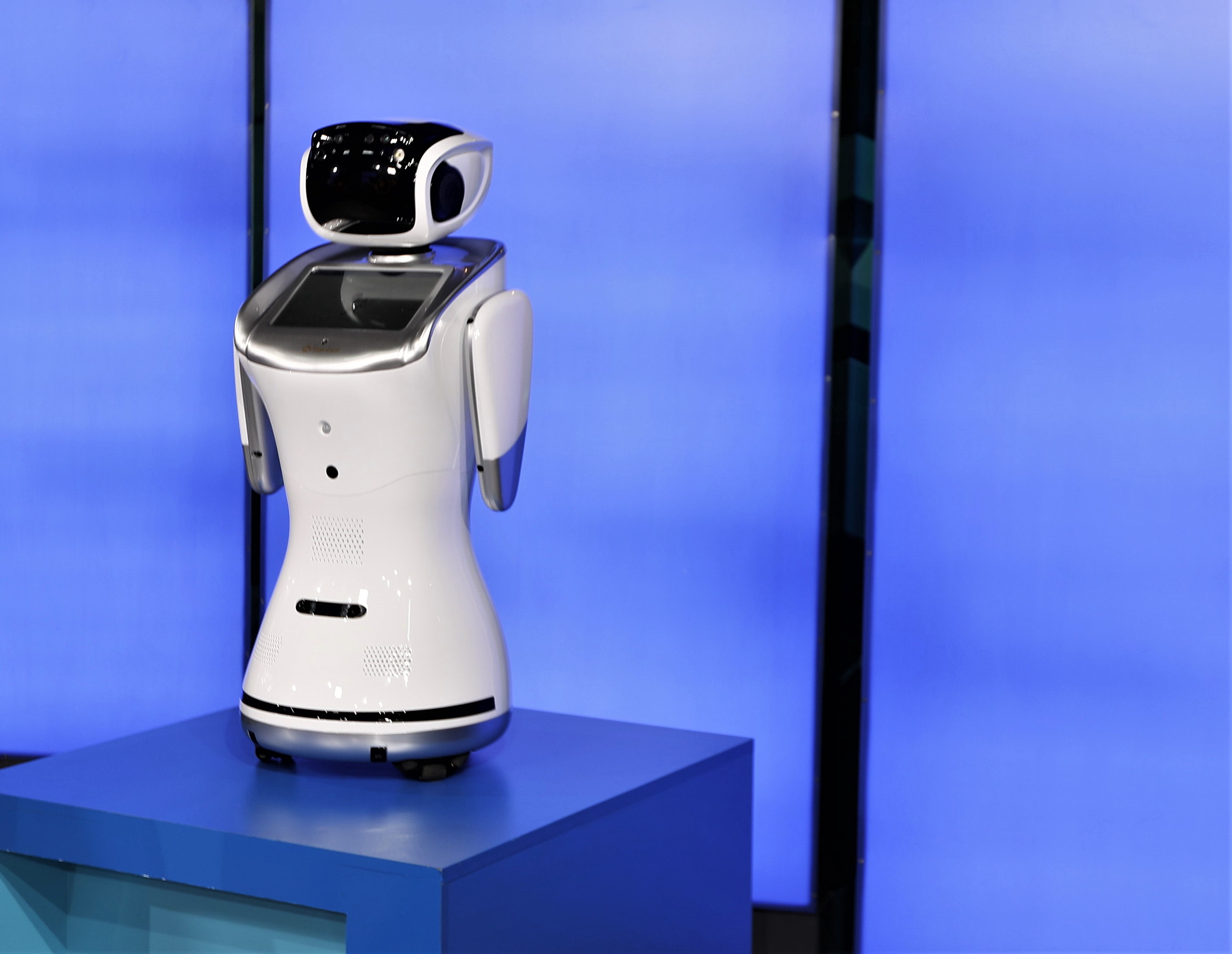 Sanbot es el primer robot que llega a Guatemala y podrá trabajar en diversos campos como la educación, la salud y el turismo, entre otros. (Foto Prensa Libre: Pablo Juárez Andrino)